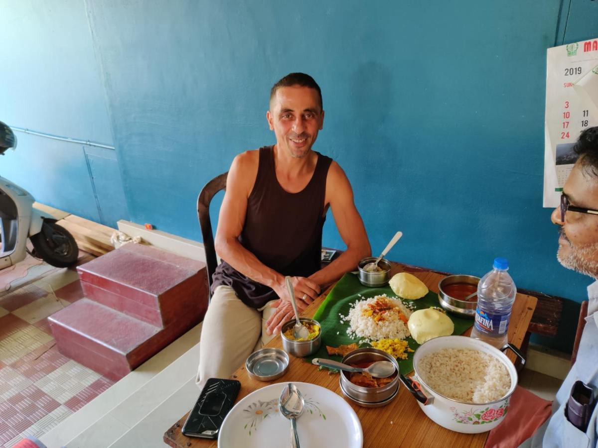 Sajeev Home Stay Cherai Beach ภายนอก รูปภาพ
