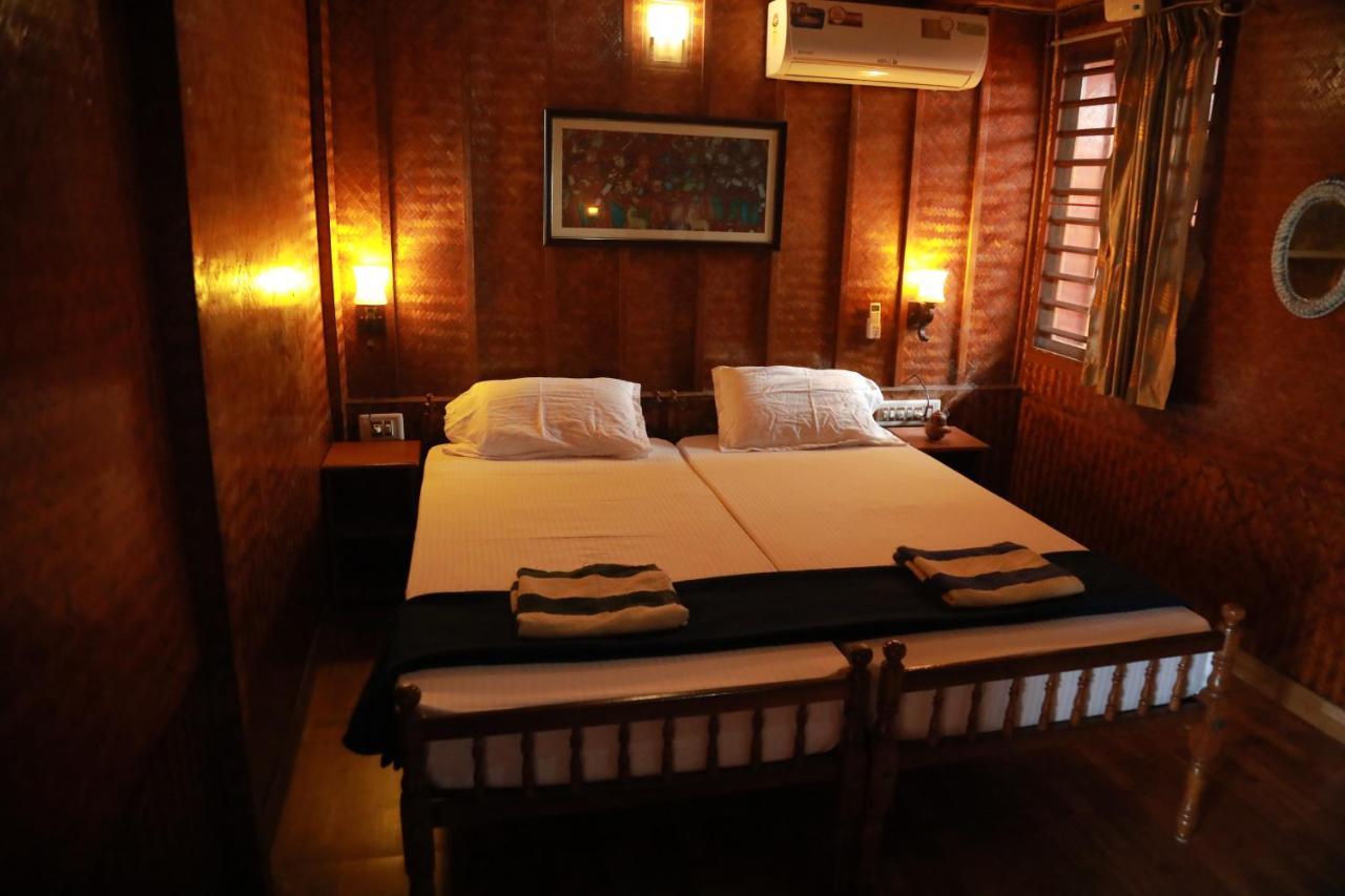 Sajeev Home Stay Cherai Beach ภายนอก รูปภาพ