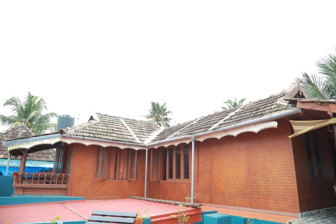 Sajeev Home Stay Cherai Beach ภายนอก รูปภาพ