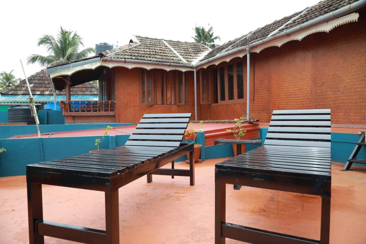 Sajeev Home Stay Cherai Beach ภายนอก รูปภาพ
